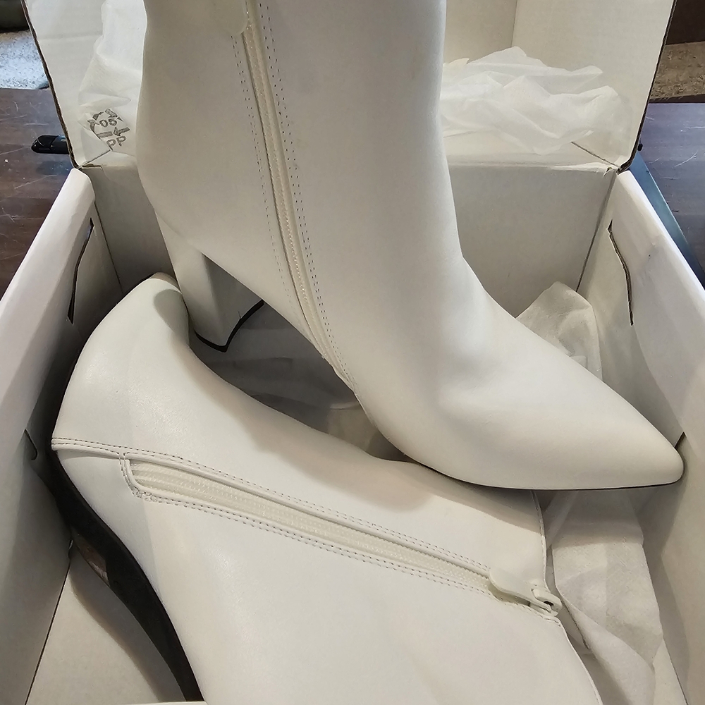 Dream Pairs White Heeled Boots